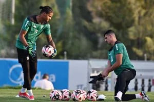 (Φώτος) Back in training