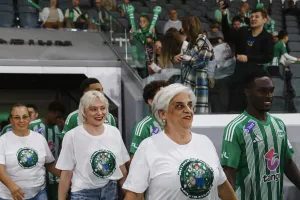 "Στην υγειά όλων των φανταστικών πεθερών"