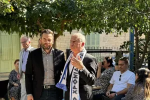 "ΠΑΡΩΝ στις καρδιές μας, ΠΑΡΩΝ στην ιστορία μας"