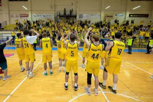 Θύρα 3/ Φιλοξενεί… τους καλαθοσφαιριστές  
