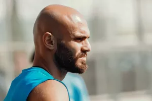 Έτοιμος ο… "Mάλε"