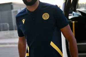 (Φώτος) Η άφιξη της ΑΕΛ 