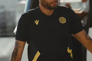 (Φώτος) Η άφιξη της ΑΕΛ 