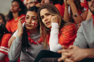 Το αλκοόλ επιστρέφει δοκιμαστικά στις εξέδρες των αγγλικών γηπέδων