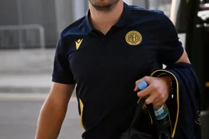 (Φώτος) Η άφιξη της ΑΕΛ 