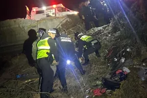  24 νεκροί και 5 τραυματίες από σφοδρή σύγκρουση λεωφορείου με φορτηγό