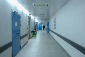 Χαροπαλεύει 13χρονη που παρασύρθηκε από αυτοκίνητο