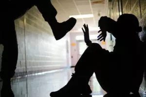 Θύμα ξυλοδαρμού έπεσε 15χρονος από ανήλικο συμμαθητή του