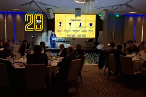 (Φώτος Kerkida) Γαλαζοκίτρινο... Gala Dinner στην παρουσία του ΠτΔ