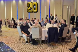 (Φώτος Kerkida) Γαλαζοκίτρινο... Gala Dinner στην παρουσία του ΠτΔ