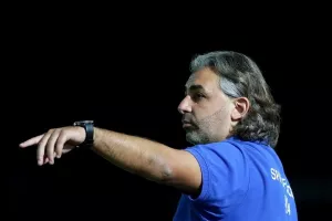 Στα δύσκολα ο Καμένος...