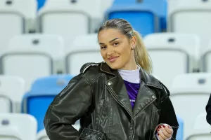 Στις κερκίδες/Πρίστινα