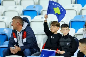 Στις κερκίδες/Πρίστινα