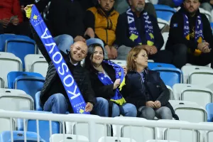 Στις κερκίδες/Πρίστινα