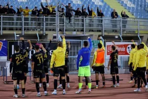 Π.Ο. Αχυρώνας Ονήσιλος-ΑΕΛ: «Γαλαζοκίτρινη» πρόκριση με… σβηστές τις μηχανές (φώτος)