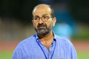 "Αυτό είναι το ποδόσφαιρο, κάποιοι φίλοι μας χαιρετούν και κάποιοι άγνωστοι..."