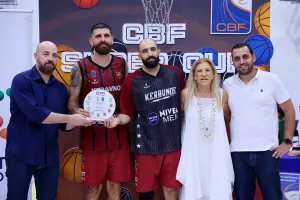 Η απονομή του τροπαίου στον Κεραυνό (φώτος)