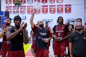 Η απονομή του τροπαίου στον Κεραυνό (φώτος)