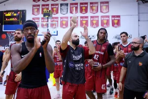 Η απονομή του τροπαίου στον Κεραυνό (φώτος)