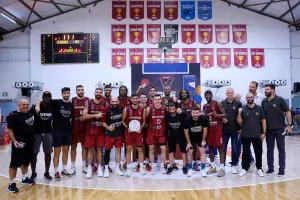 Η απονομή του τροπαίου στον Κεραυνό (φώτος)