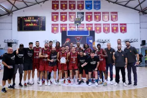 Η απονομή του τροπαίου στον Κεραυνό (φώτος)