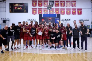 Η απονομή του τροπαίου στον Κεραυνό (φώτος)