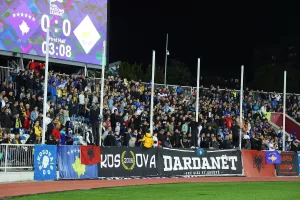 Στις κερκίδες/Πρίστινα
