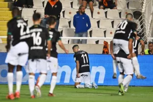 ΑΠΟΕΛ - ΑΕΚ: Μεγάλο διπλό με Φαράζ!