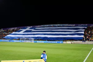 (ΒΙΝΤΕΟ Kerkida/φώτος) Είσοδος... με μια τεράστια Ελληνική σημαία από τους Πορτοκαλί!