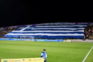 (ΦΩΤΟ ΑΠΟΕΛίστες) Περήφανοι με τις σημαίες...
