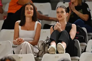 (ΦΩΤΟΣ) Εικόνες από τις κερκίδες στο ΑΠΟΕΛ-ΑΕΚ
