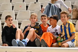 (ΦΩΤΟΣ) Εικόνες από τις κερκίδες στο ΑΠΟΕΛ-ΑΕΚ