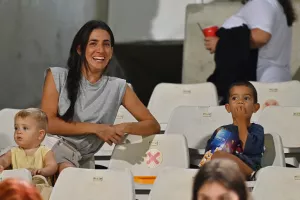(ΦΩΤΟΣ) Εικόνες από τις κερκίδες στο ΑΠΟΕΛ-ΑΕΚ