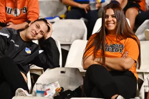 (ΦΩΤΟΣ) Εικόνες από τις κερκίδες στο ΑΠΟΕΛ-ΑΕΚ