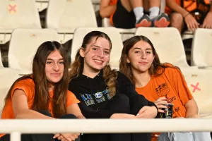 (ΦΩΤΟΣ) Εικόνες από τις κερκίδες στο ΑΠΟΕΛ-ΑΕΚ