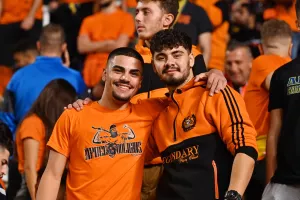(ΦΩΤΟΣ) Εικόνες από τις κερκίδες στο ΑΠΟΕΛ-ΑΕΚ