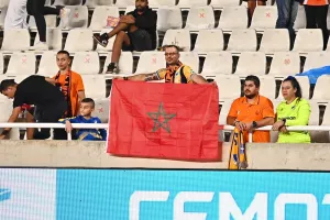 Περιμένουν... από Ελ Αραμπί