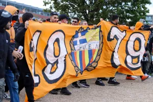 Ο κόσμος του ΑΠΟΕΛ στο Tallaght Stadium (φώτος)