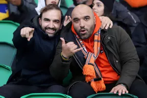 Ο κόσμος του ΑΠΟΕΛ στο Tallaght Stadium (φώτος)