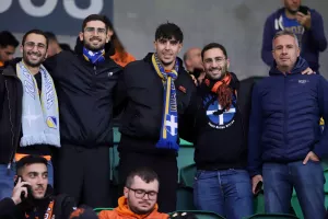 Ο κόσμος του ΑΠΟΕΛ στο Tallaght Stadium (φώτος)