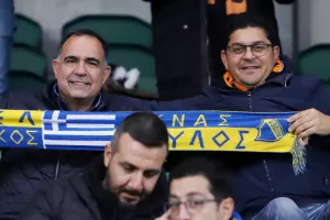 Ο κόσμος του ΑΠΟΕΛ στο Tallaght Stadium (φώτος)