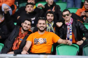 Ο κόσμος του ΑΠΟΕΛ στο Tallaght Stadium (φώτος)