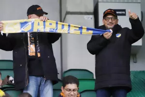 Ο κόσμος του ΑΠΟΕΛ στο Tallaght Stadium (φώτος)