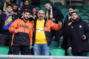 Ο κόσμος του ΑΠΟΕΛ στο Tallaght Stadium (φώτος)