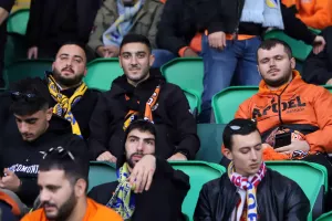 Ο κόσμος του ΑΠΟΕΛ στο Tallaght Stadium (φώτος)