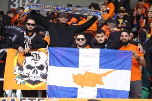 Ο κόσμος του ΑΠΟΕΛ στο Tallaght Stadium (φώτος)