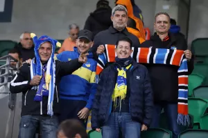 Ο κόσμος του ΑΠΟΕΛ στο Tallaght Stadium (φώτος)