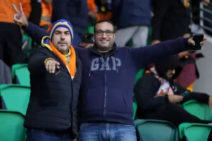 Ο κόσμος του ΑΠΟΕΛ στο Tallaght Stadium (φώτος)