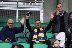 Ο κόσμος του ΑΠΟΕΛ στο Tallaght Stadium (φώτος)