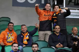 Ο κόσμος του ΑΠΟΕΛ στο Tallaght Stadium (φώτος)
